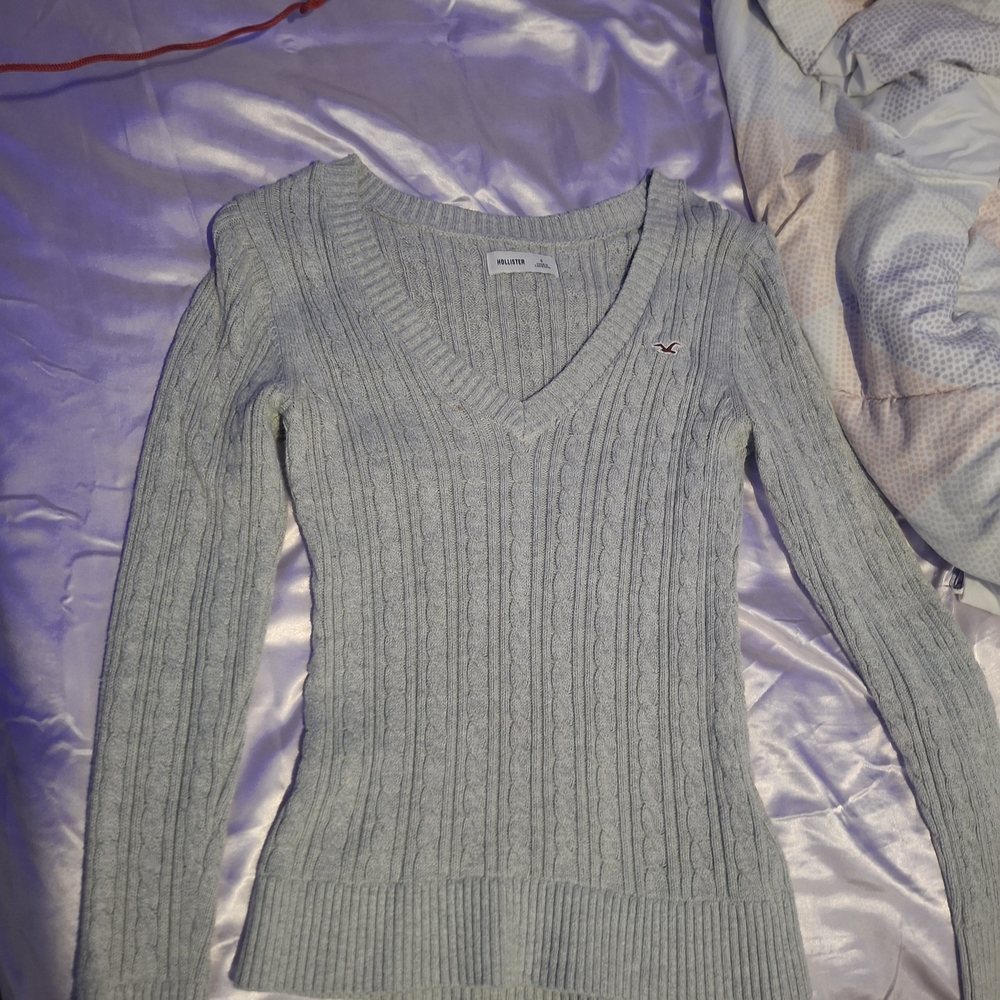 Hollister Light Gray V-Neck Cable Knit Sweater
